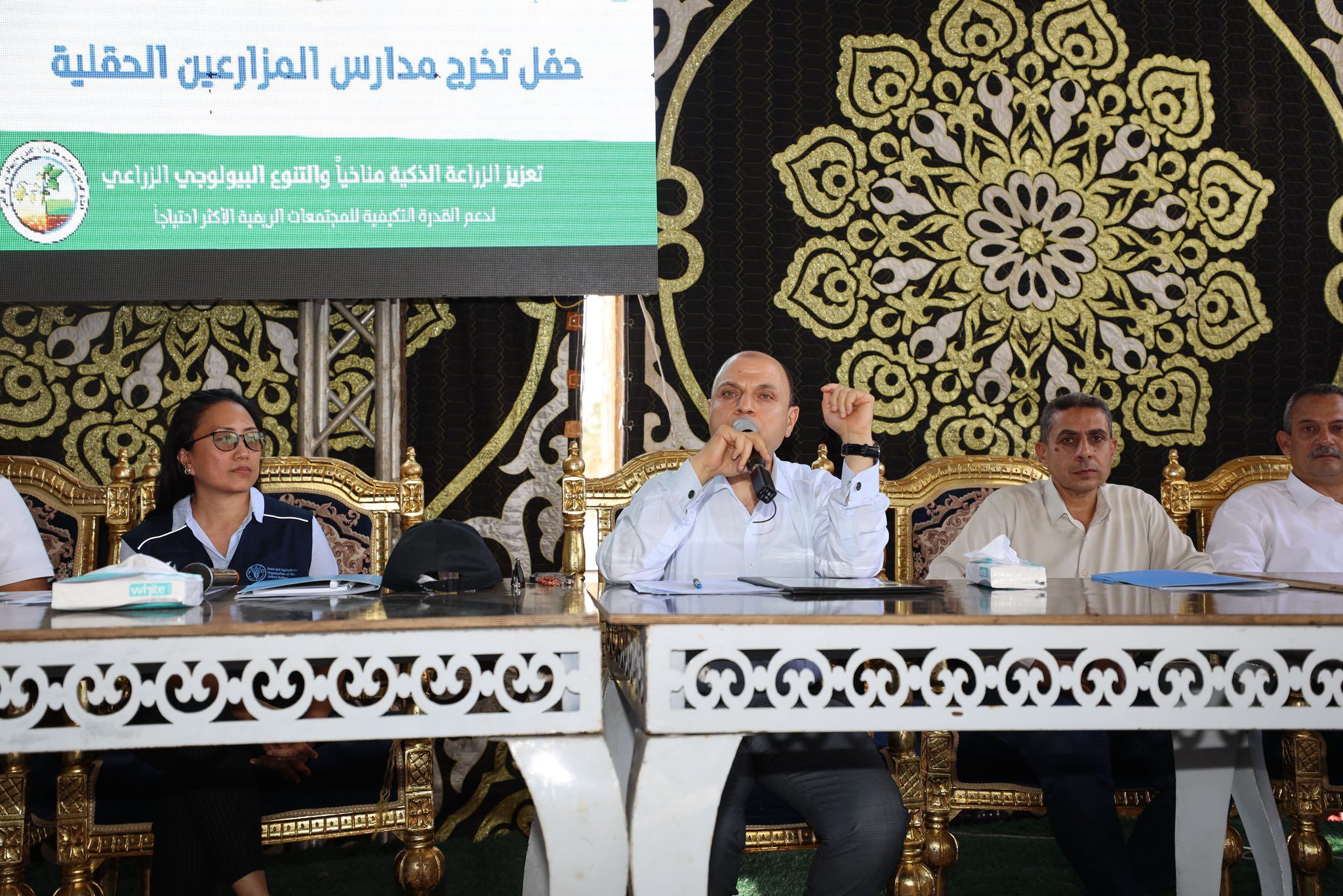محافظ كفر الشيخ خلال لقاءه بالمزارعين محافظ كفر الشيخ خلال لقاءه بالمزارعين
