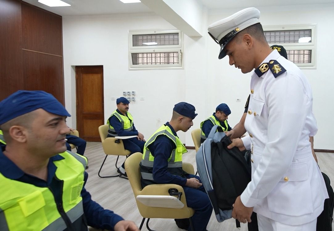 وزارة الداخلية توزع مستلزمات مدرسية على النزلاء وأسرهم (5) وزارة الداخلية توزع مستلزمات مدرسية على النزلاء وأسرهم (5)