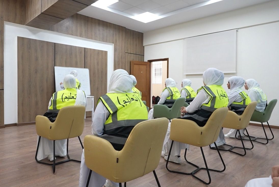 وزارة الداخلية توزع مستلزمات مدرسية على النزلاء وأسرهم (2) وزارة الداخلية توزع مستلزمات مدرسية على النزلاء وأسرهم (2)