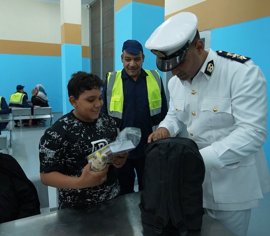 وزارة الداخلية توزع مستلزمات مدرسية على النزلاء وأسرهم (9) وزارة الداخلية توزع مستلزمات مدرسية على النزلاء وأسرهم (9)