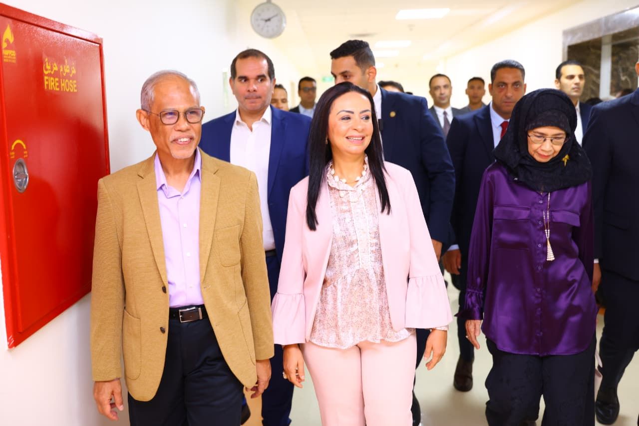 وزيرة التضامن مع وزيرة الأسرة والتنمية الاجتماعية بسنغافورة