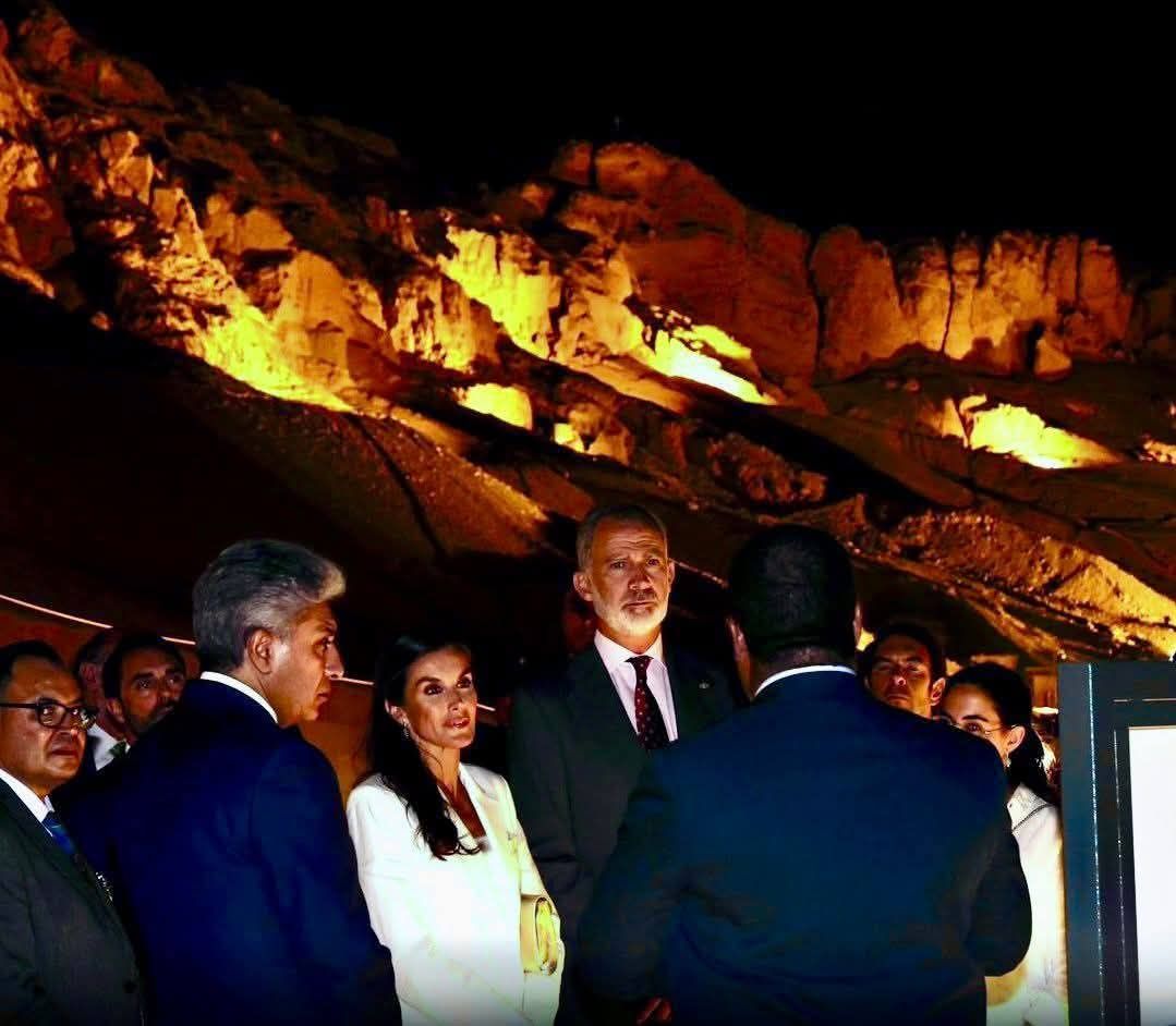 جولة الملك الأسبانى وزوجته فى حضن جبل البر الغربى