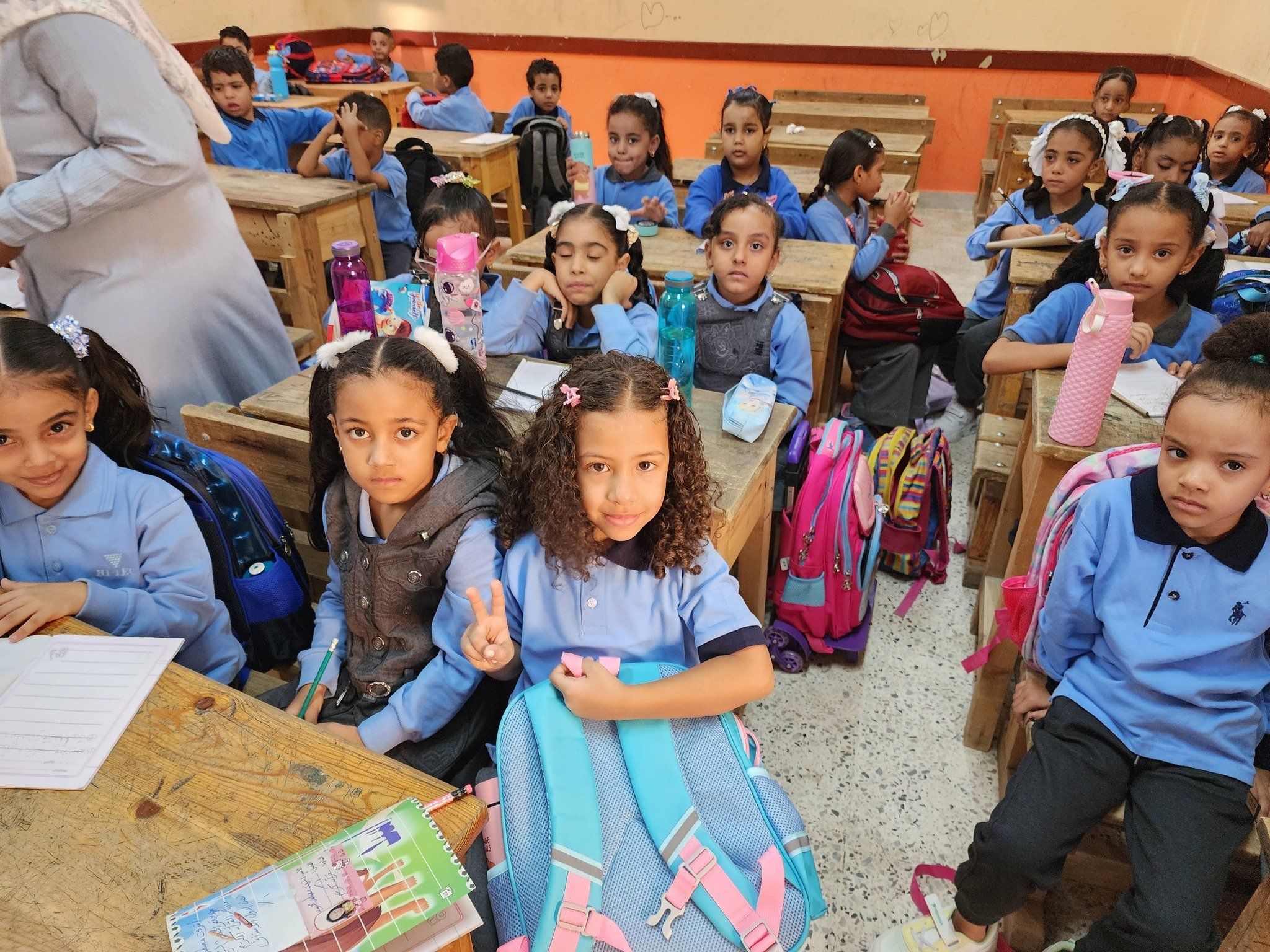 فرحة الطلبة فى بداية العام الدراسى الجديد فرحة الطلبة فى بداية العام الدراسى الجديد