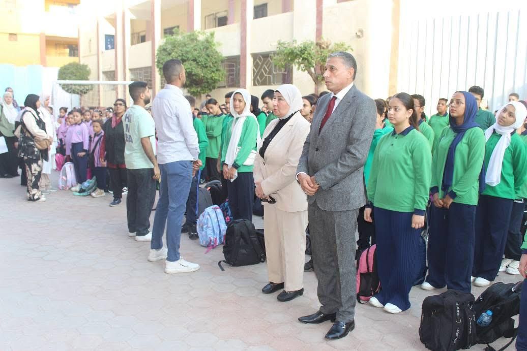 سعيد عطية يحض طابور الصباح سعيد عطية يحض طابور الصباح