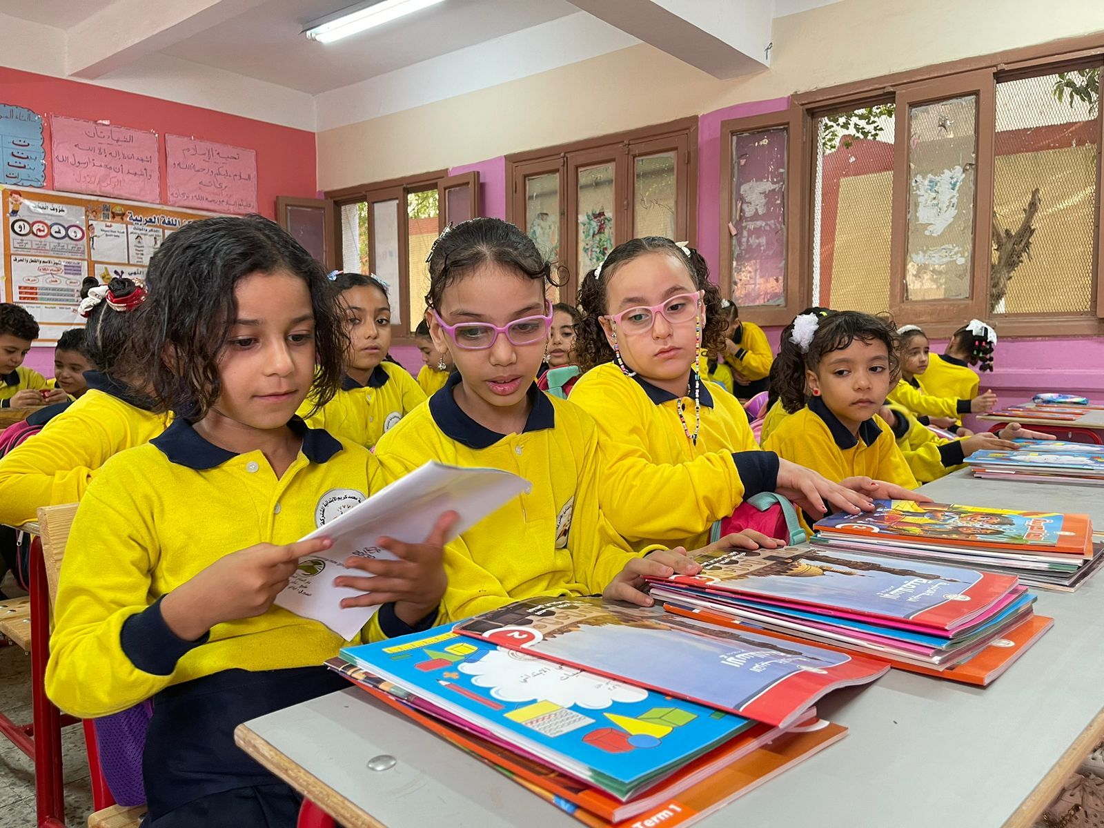 الطلاب داخل الفصول الدراسية الطلاب داخل الفصول الدراسية