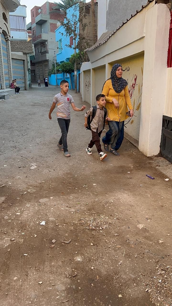 وصول الطلاب رفقة أولياء أمورهم وصول الطلاب رفقة أولياء أمورهم