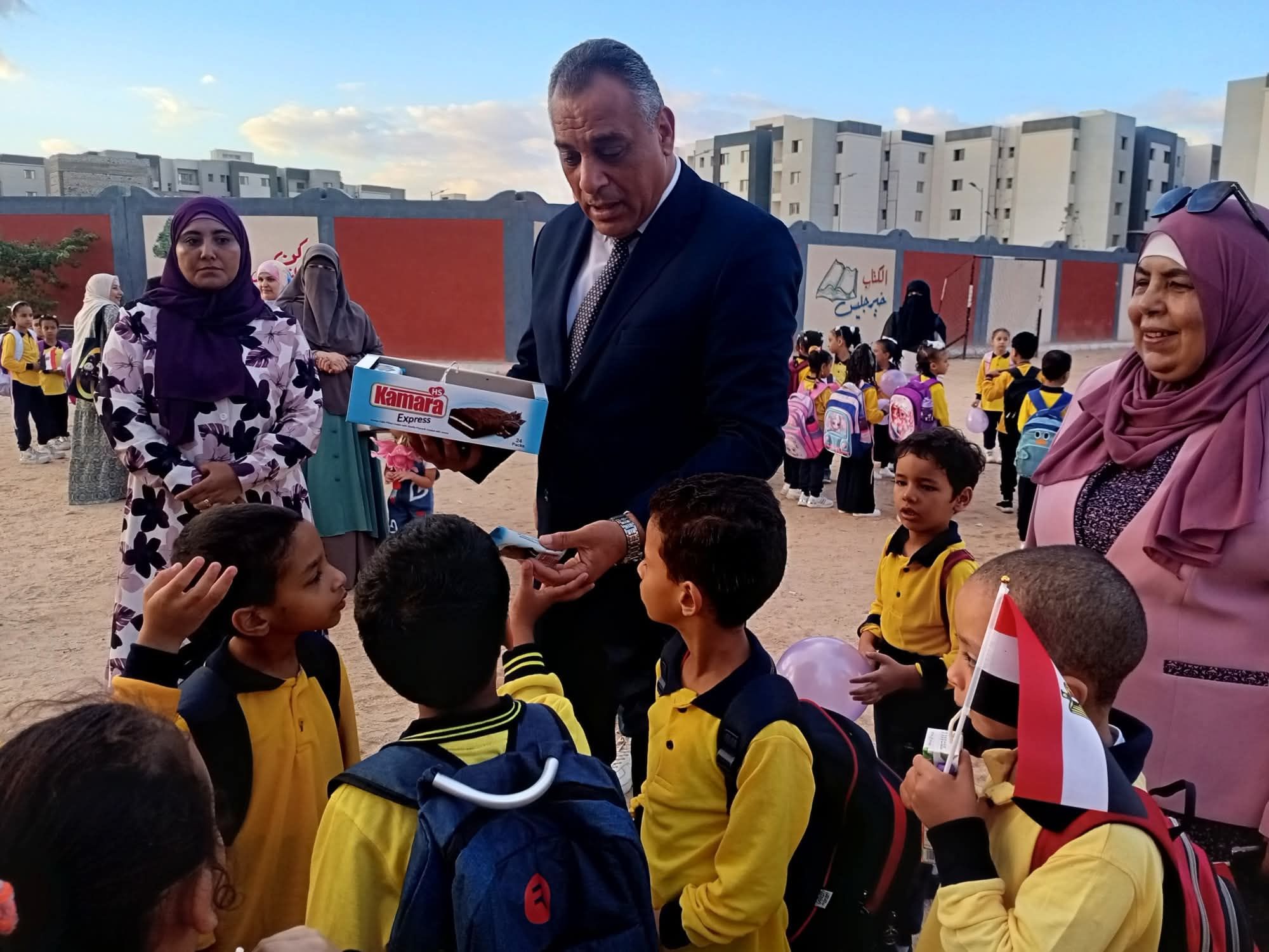 إدارة العبور التعليمية تستقبل الطلاب في أول يوم دراسي (4) إدارة العبور التعليمية تستقبل الطلاب في أول يوم دراسي (4)