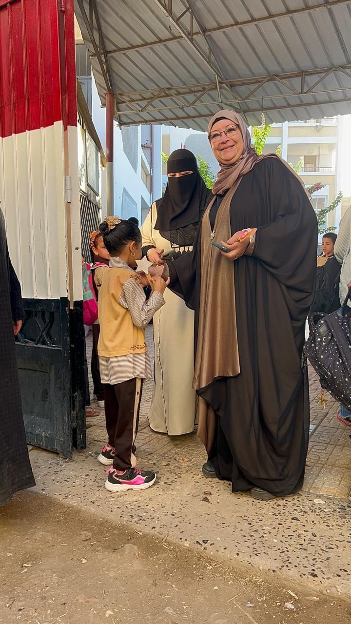 هيئة التدريس في إستقبال الطلاب هيئة التدريس في إستقبال الطلاب