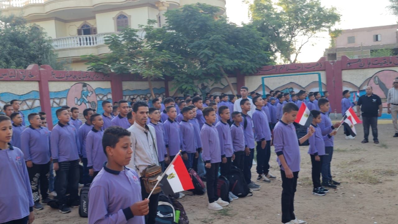 انتظام الطلاب بطابور الصباح انتظام الطلاب بطابور الصباح