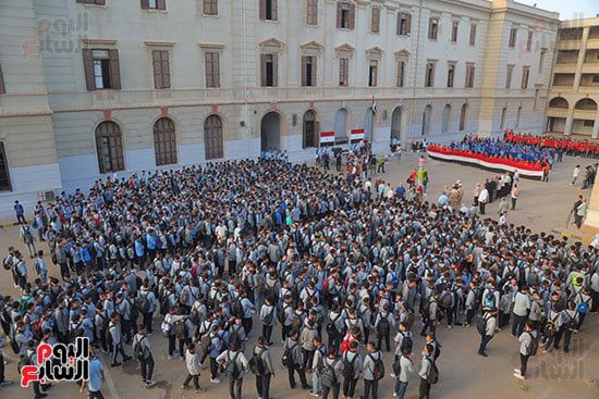 طلاب مدرسة السعيدية العسكرية داخل فناء المدرسة طلاب مدرسة السعيدية العسكرية داخل فناء المدرسة