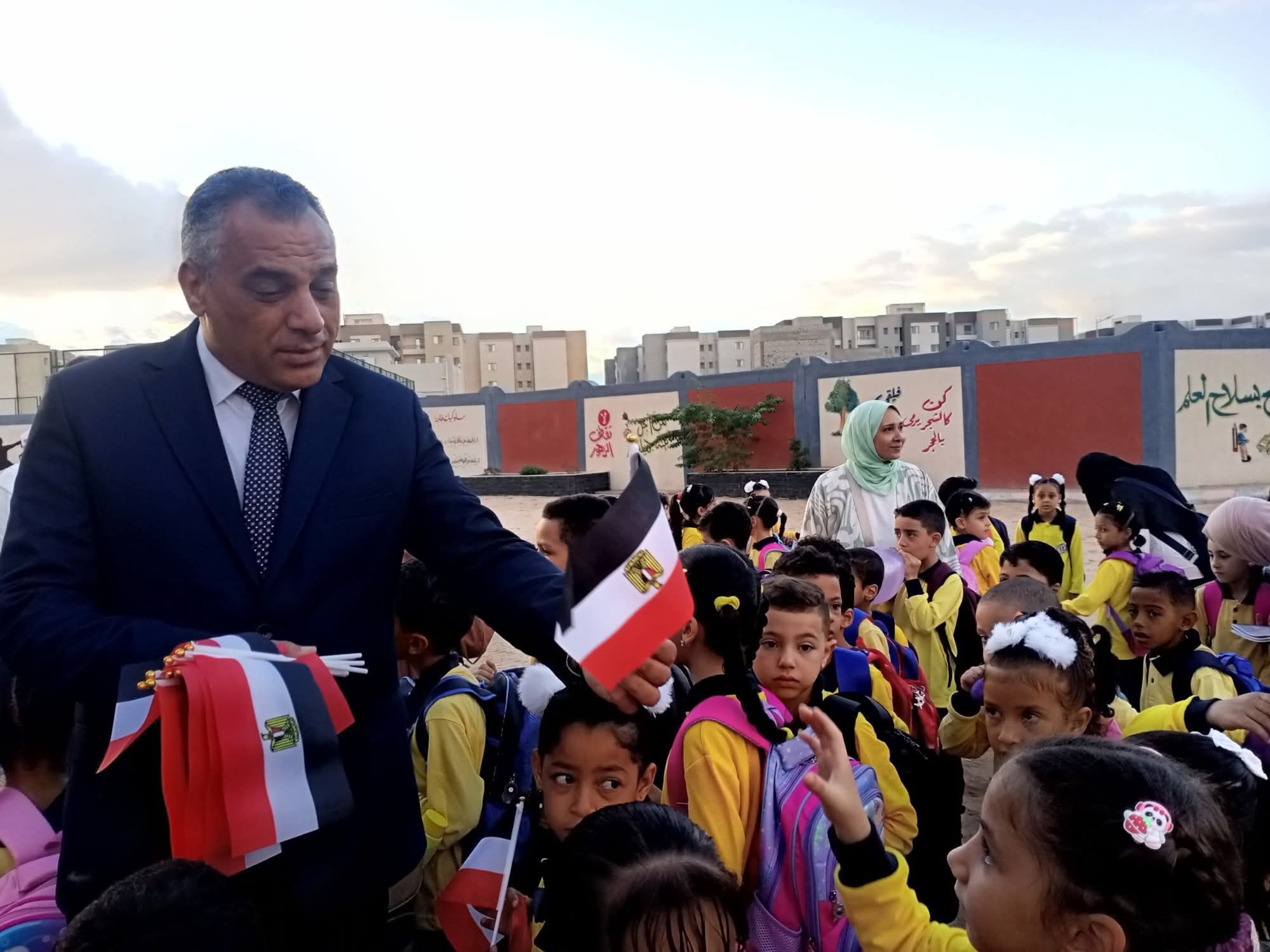 إدارة العبور التعليمية تستقبل الطلاب في أول يوم دراسي (15) إدارة العبور التعليمية تستقبل الطلاب في أول يوم دراسي (15)