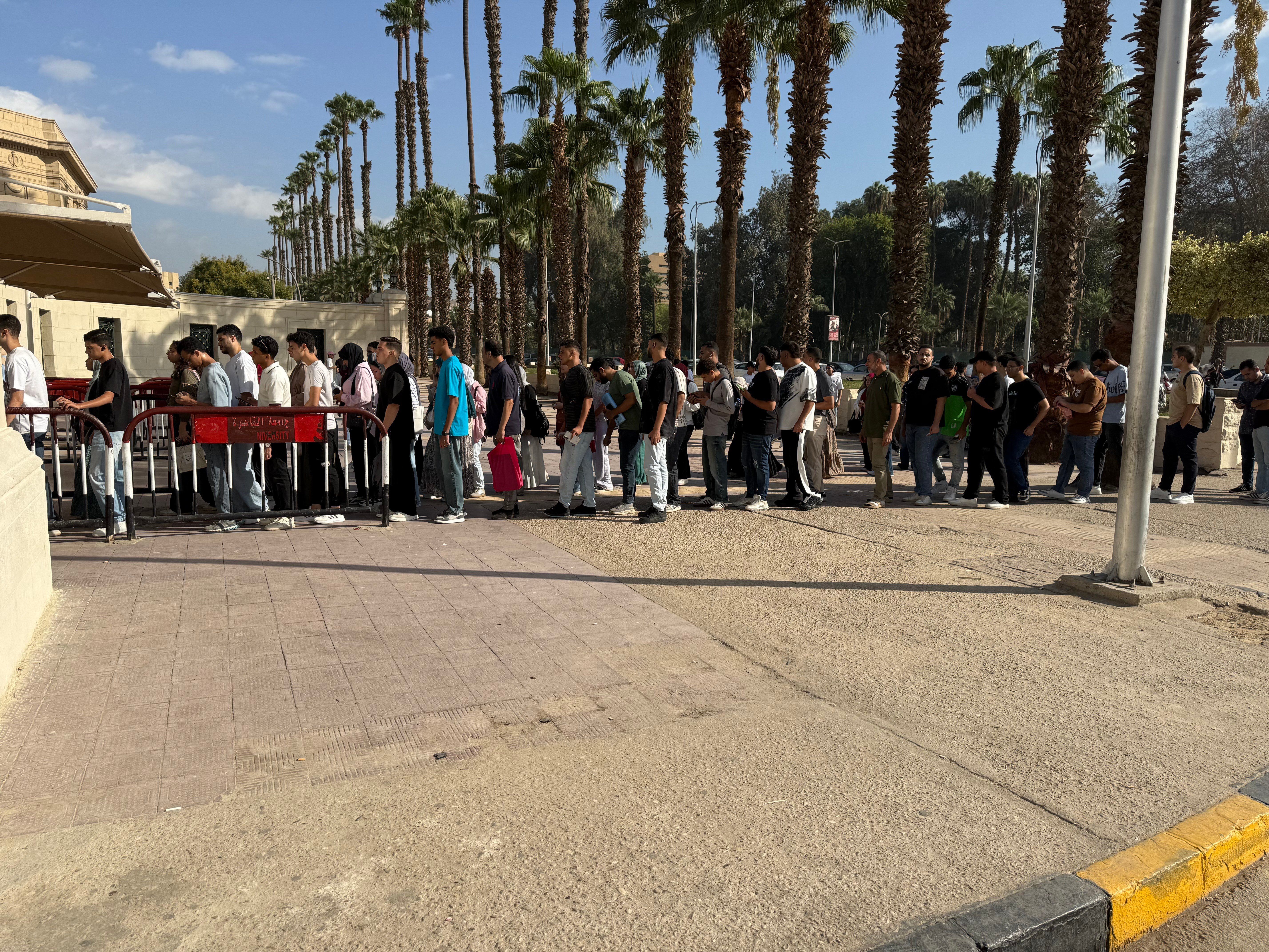 توافد طلاب جامعة القاهرة توافد طلاب جامعة القاهرة