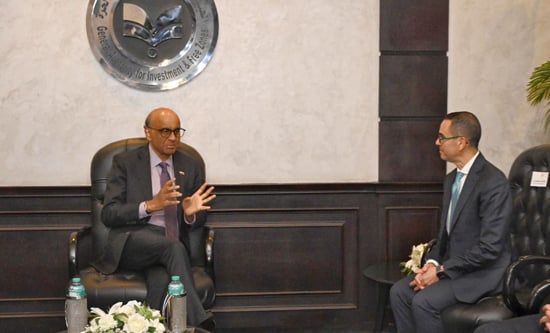 وزير الاستثمار والتجارة الخارجية يلتقي رئيس جمهورية سنغافورة على هامش منتدى الأعمال المصري–السنغافوري (5) وزير الاستثمار والتجارة الخارجية يلتقي رئيس جمهورية سنغافورة على هامش منتدى الأعمال المصري–السنغافوري (5)