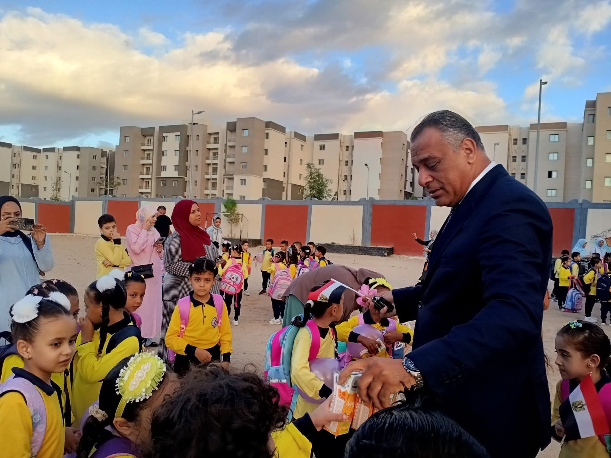 إدارة العبور التعليمية تستقبل الطلاب في أول يوم دراسي (12) إدارة العبور التعليمية تستقبل الطلاب في أول يوم دراسي (12)