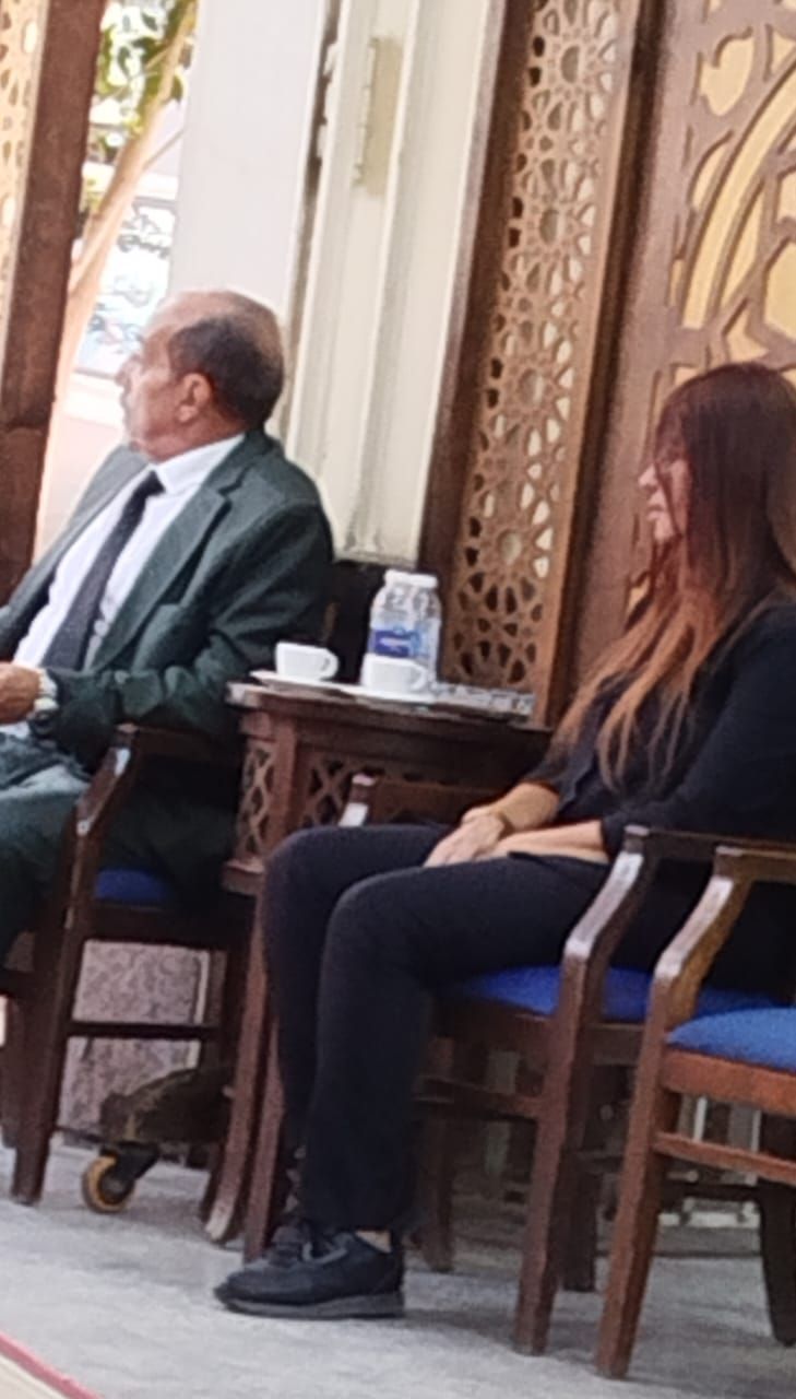 بدء عزاء شقيقه الفنان احمد صيام بمسجد الحامدية الشاذلية (3) بدء عزاء شقيقه الفنان احمد صيام بمسجد الحامدية الشاذلية (3)