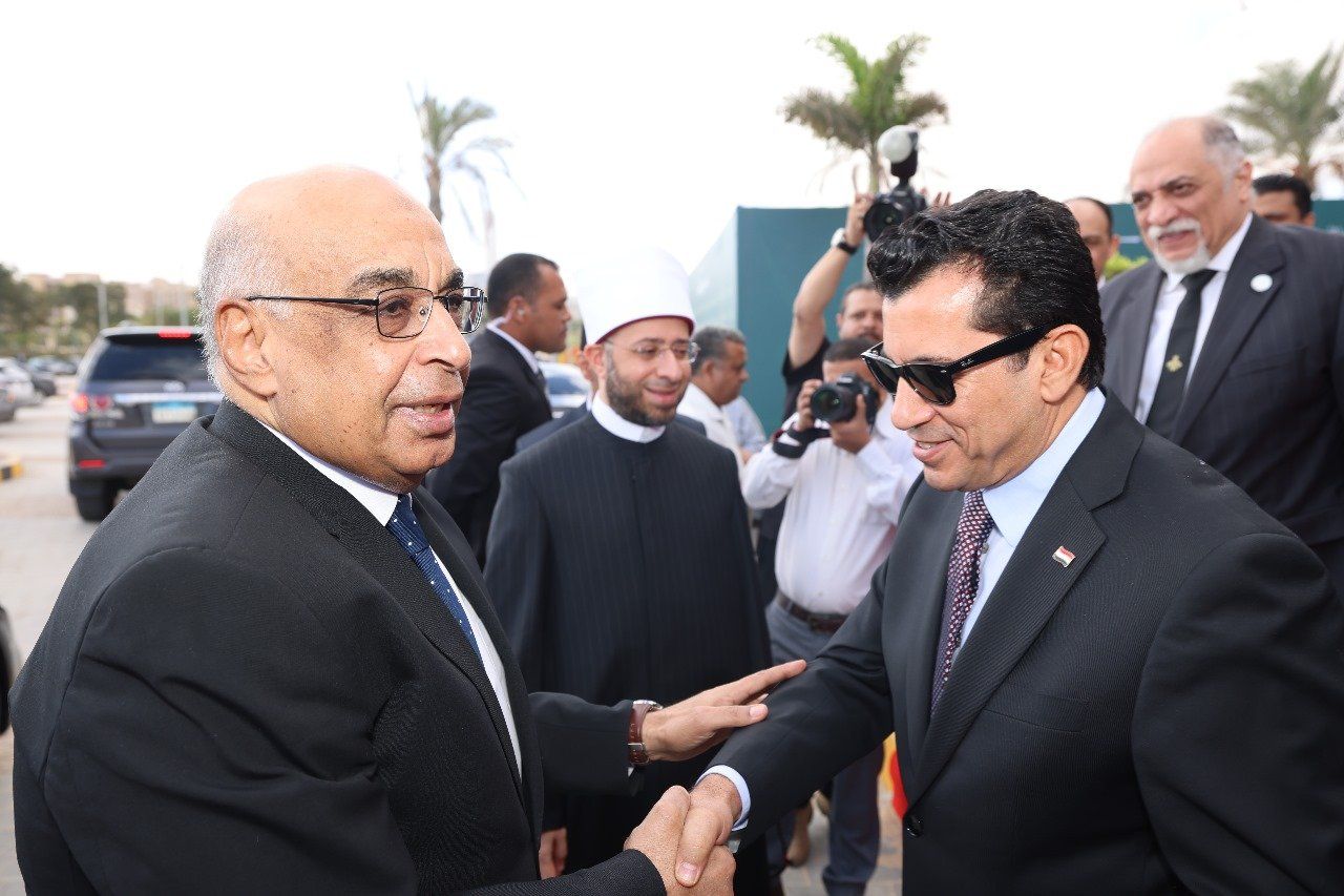 الدكتور اشرف صبحى وزير الرياضة يستقبل المستشار عدنان الفنجري وزير العدل الدكتور اشرف صبحى وزير الرياضة يستقبل المستشار عدنان الفنجري وزير العدل