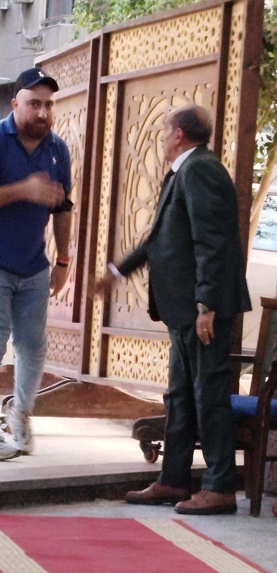 بدء عزاء شقيقه الفنان احمد صيام بمسجد الحامدية الشاذلية (4) بدء عزاء شقيقه الفنان احمد صيام بمسجد الحامدية الشاذلية (4)