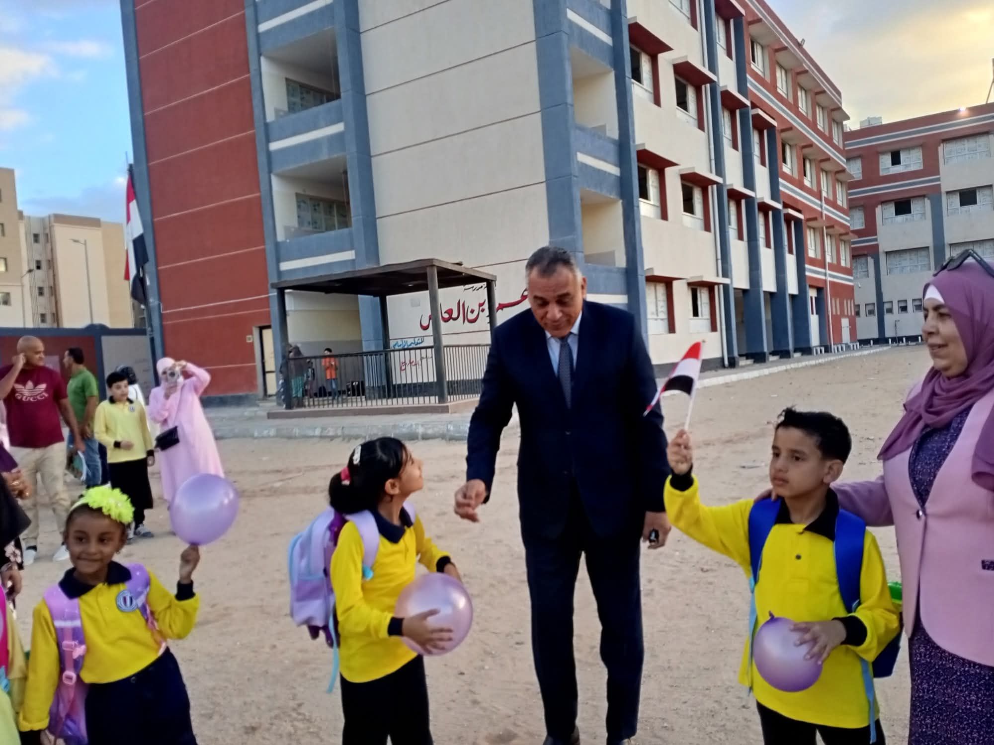 إدارة العبور التعليمية تستقبل الطلاب في أول يوم دراسي (14) إدارة العبور التعليمية تستقبل الطلاب في أول يوم دراسي (14)