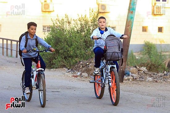 الطلبة يذهبون اللى المدرسة الطلبة يذهبون اللى المدرسة