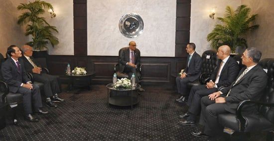 وزير الاستثمار والتجارة الخارجية يلتقي رئيس جمهورية سنغافورة على هامش منتدى الأعمال المصري–السنغافوري (3) وزير الاستثمار والتجارة الخارجية يلتقي رئيس جمهورية سنغافورة على هامش منتدى الأعمال المصري–السنغافوري (3)