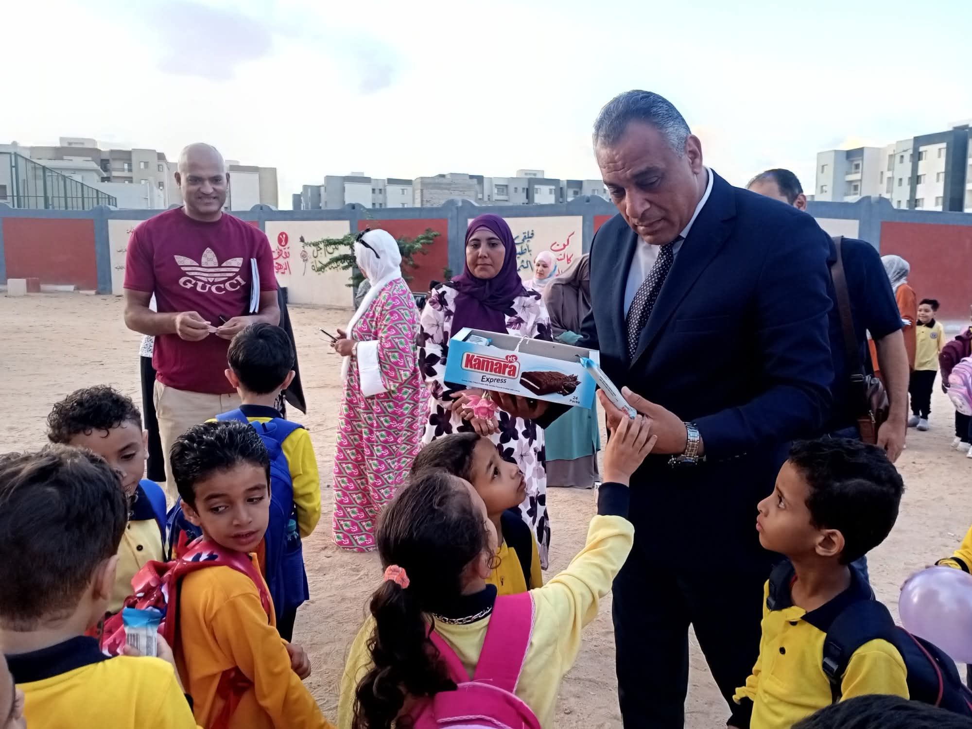 إدارة العبور التعليمية تستقبل الطلاب في أول يوم دراسي (3) إدارة العبور التعليمية تستقبل الطلاب في أول يوم دراسي (3)