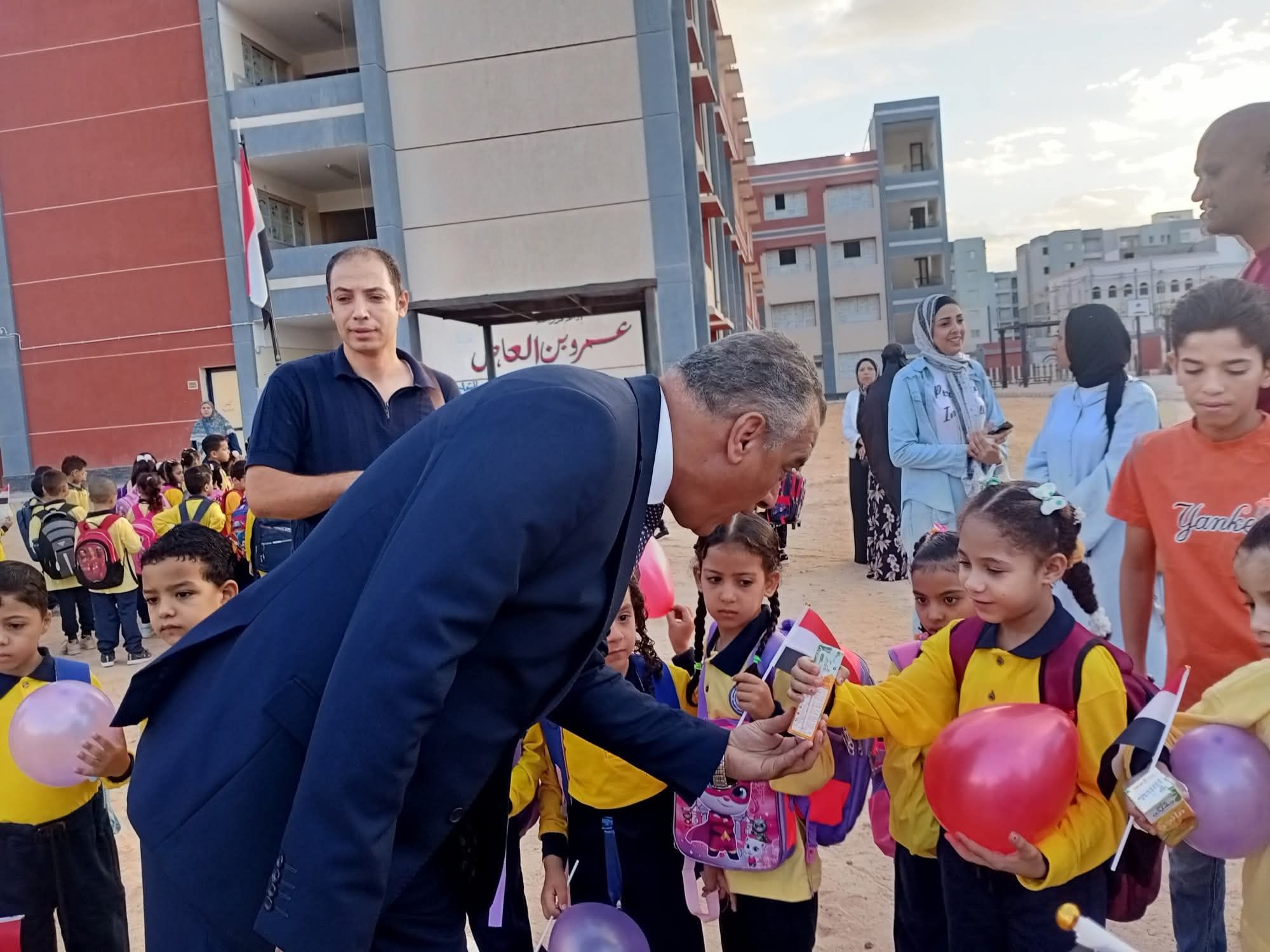 إدارة العبور التعليمية تستقبل الطلاب في أول يوم دراسي (8) إدارة العبور التعليمية تستقبل الطلاب في أول يوم دراسي (8)