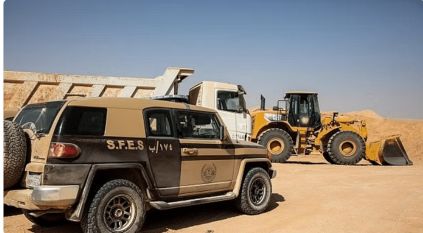 ضبط مواطنين خالفا نظام البيئة لاستغلالهما الرواسب بتبوك