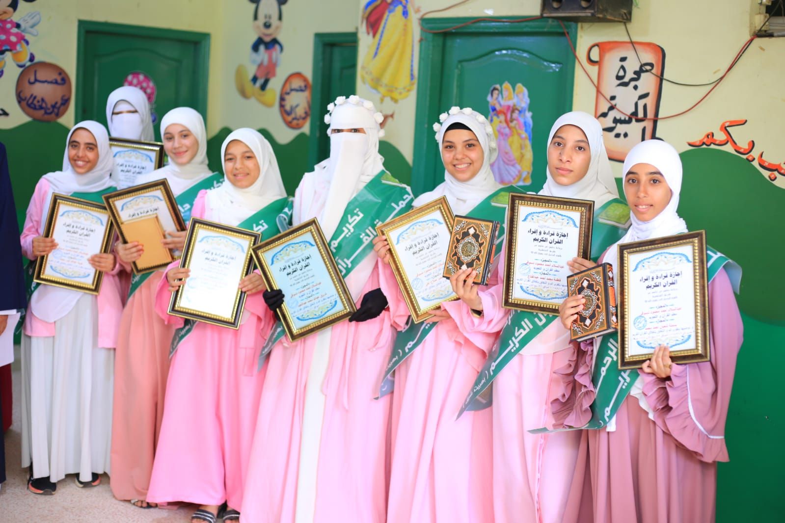 أهالي قرية بهبيت يكرمون بناتهم من حافظات القرآن الكريم (8) أهالي قرية بهبيت يكرمون بناتهم من حافظات القرآن الكريم (8)