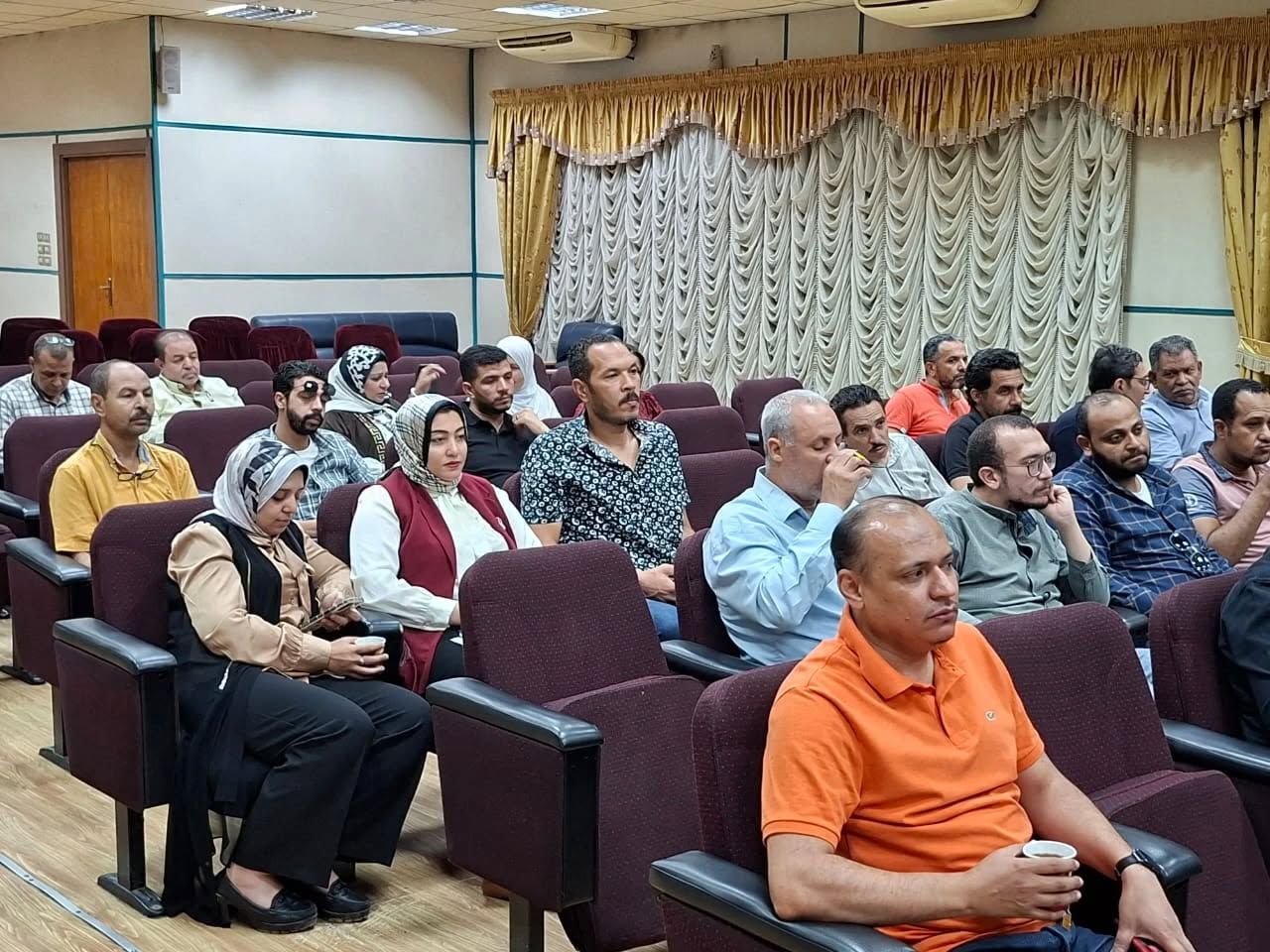 المشاركين فى الإجتماع المشاركين فى الإجتماع