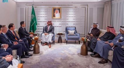 ولي العهد يلتقي مجموعة من رؤساء الشركات الكورية