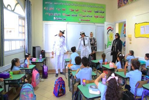 وزارة الداخلية تصطحب أبناء الشهداء إلى المدارس (2)