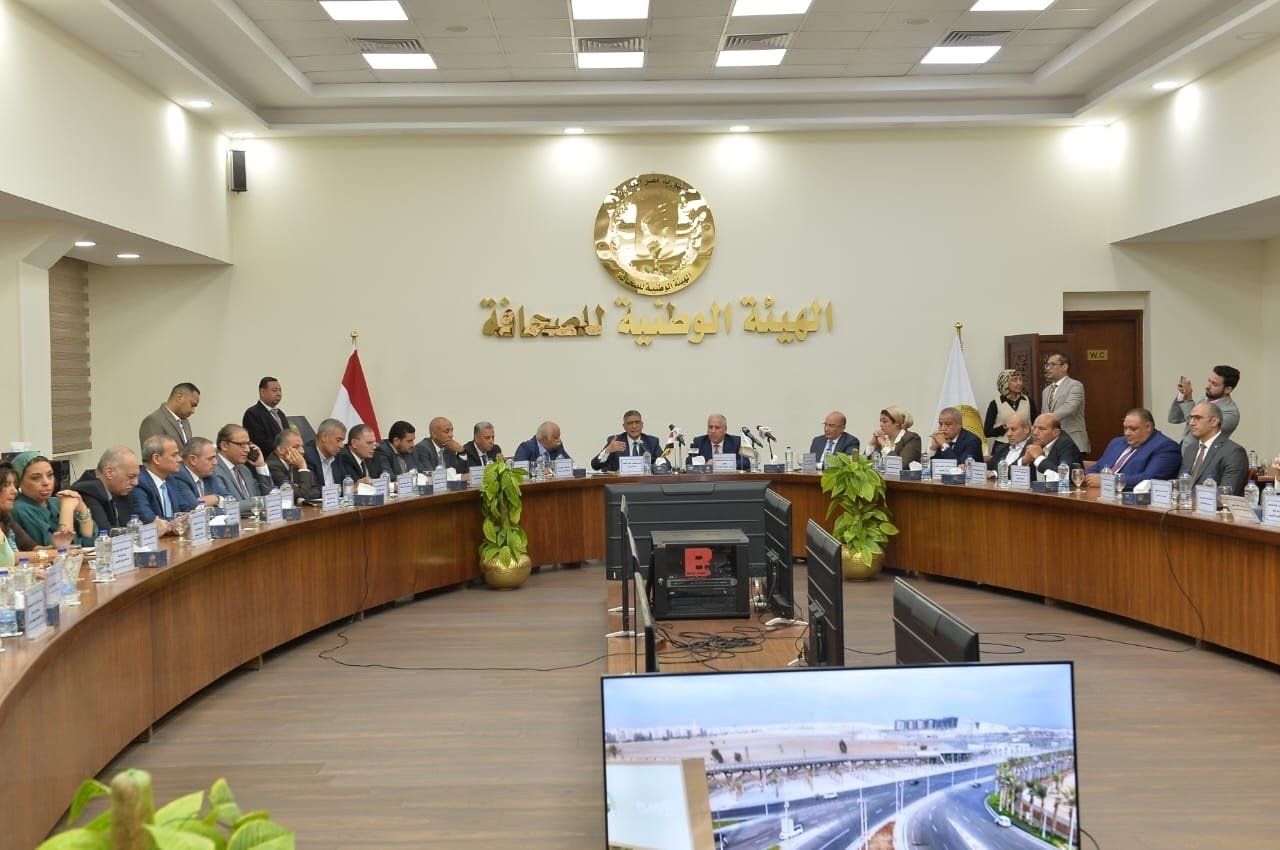 ندوة موسعة للوطنية للصحافة مع محافظ الجيزة (2)