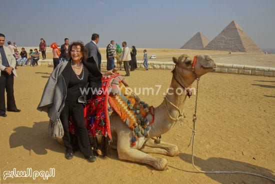 النجمة الإيطالية كلوديا كاردينالى تزور الأهرامات