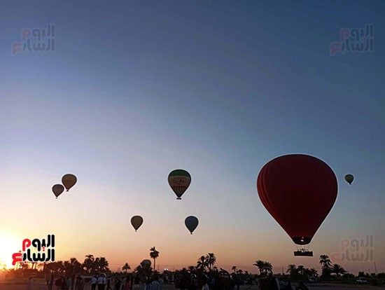 السياح-يتوافدون-للخروج-فى-رحلات-البالون-الطائر