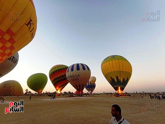 مطار-البالون-الطائر-خلال-تحليق-الرحلات-للسماء