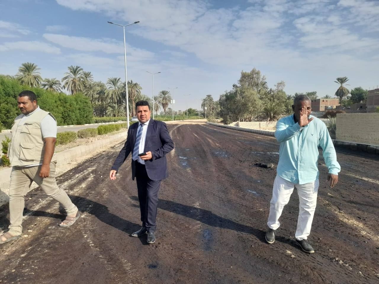 رئيس مدينة الطود يتابع أعمال رصف الطريق المؤدي للمدينة الشبابية