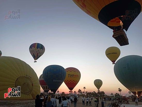الإقبال-السياحي-على-رحلات-البالون-الطائر-غرب-الأقصر