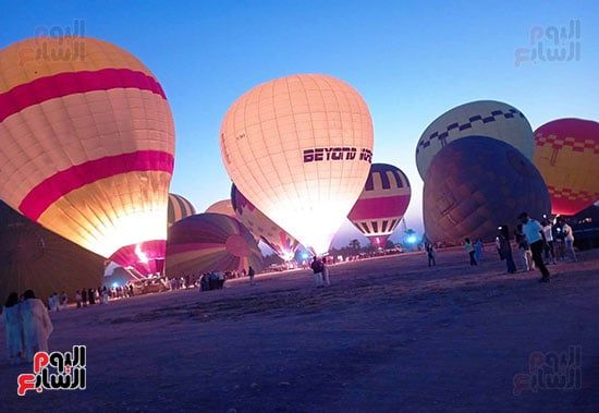تجهيز-البالونات-فى-أرض-المطار-للتحليق-بالسماء