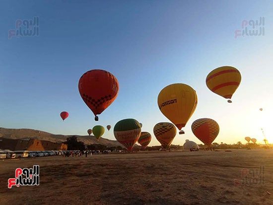 سحر-خروج-البالونات-الطائر-فى-سماء-البر-الغربي