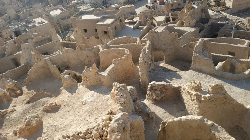 مباني قلعة شالي وبعضها يسكنه الأهالي حتى اليوم
