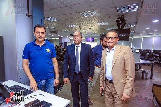 عبد الفتاح عبد المنعم رئيس التحرير والدكتور أحمد محمود وحسين يوسف