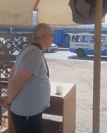 السيطرة على حريق محدود بسيارة الإعلامى أحمد شوبير (2)