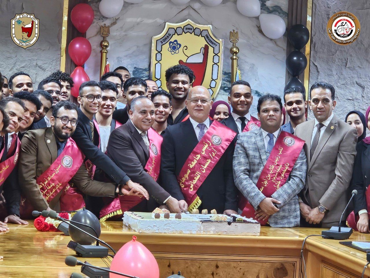 طلاب من اجل مصر مع رئيس الجامعة