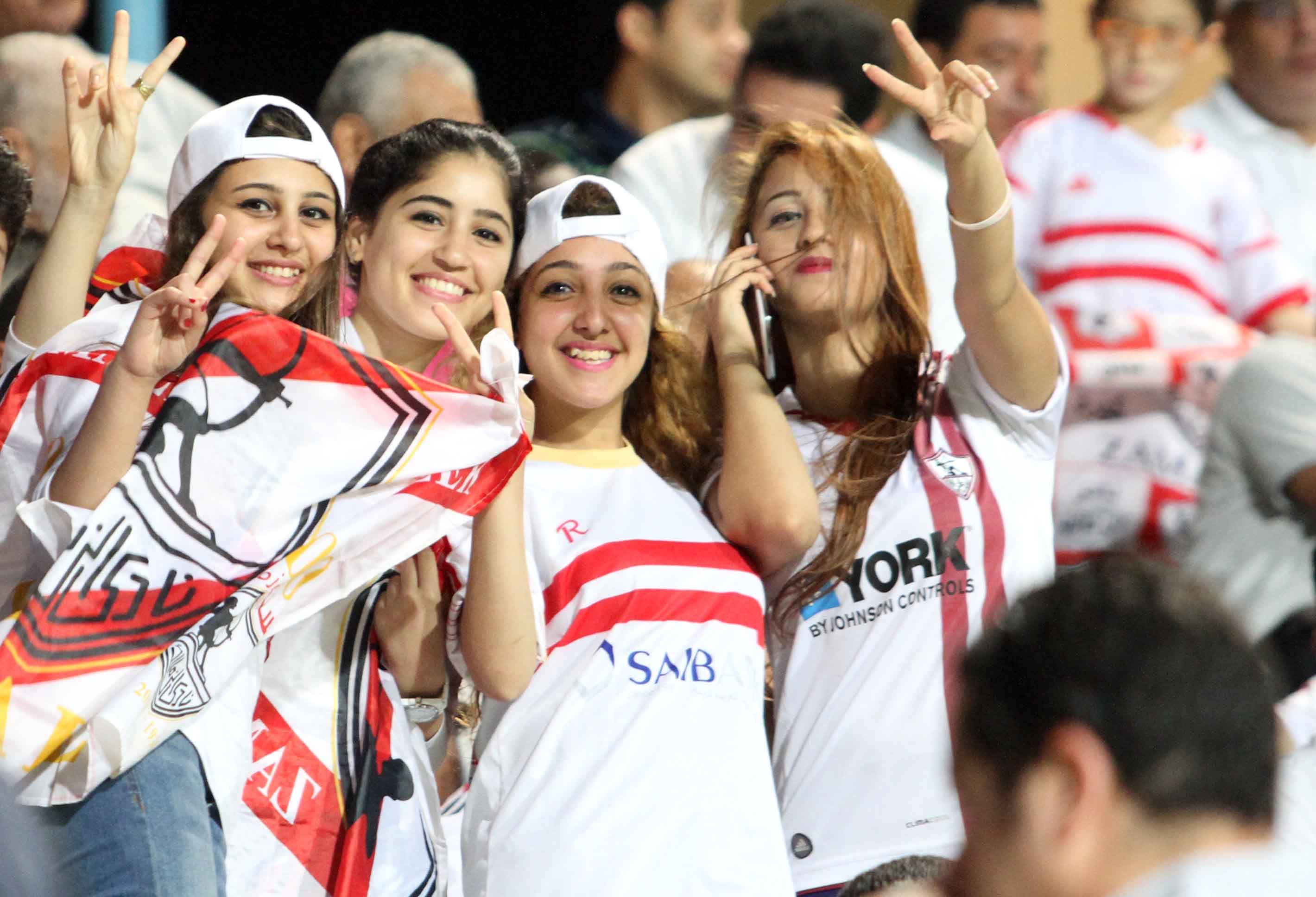 فتيات يشجعن الزمالك من المدرجات