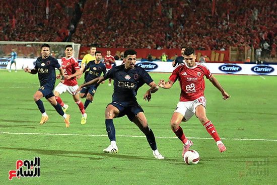 محمد شريف مهاجم الاهلى وحسام عبد المجيد