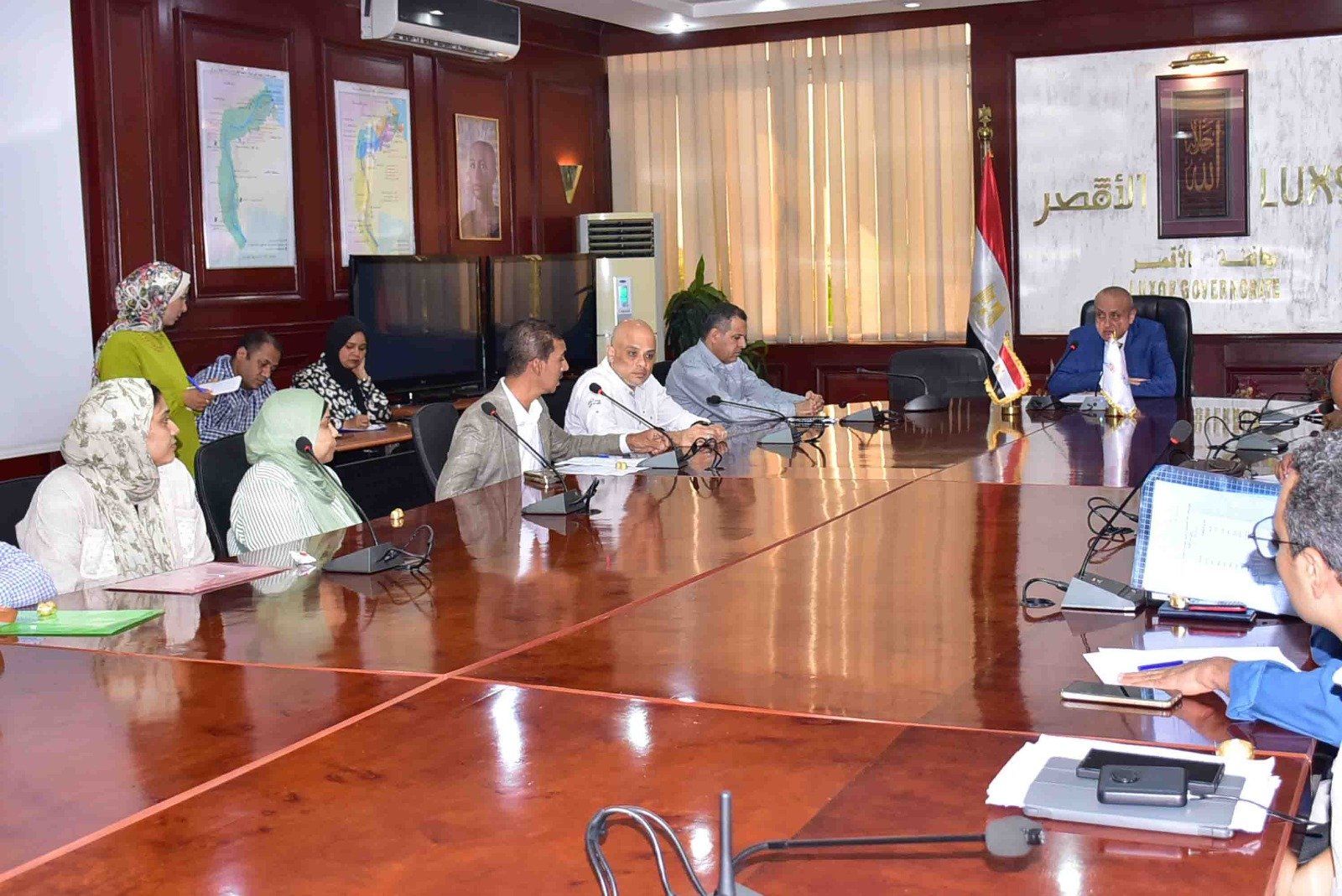 محافظ الأقصر يعقد لقاء موسع لبحث مطالب ذوي الهمم