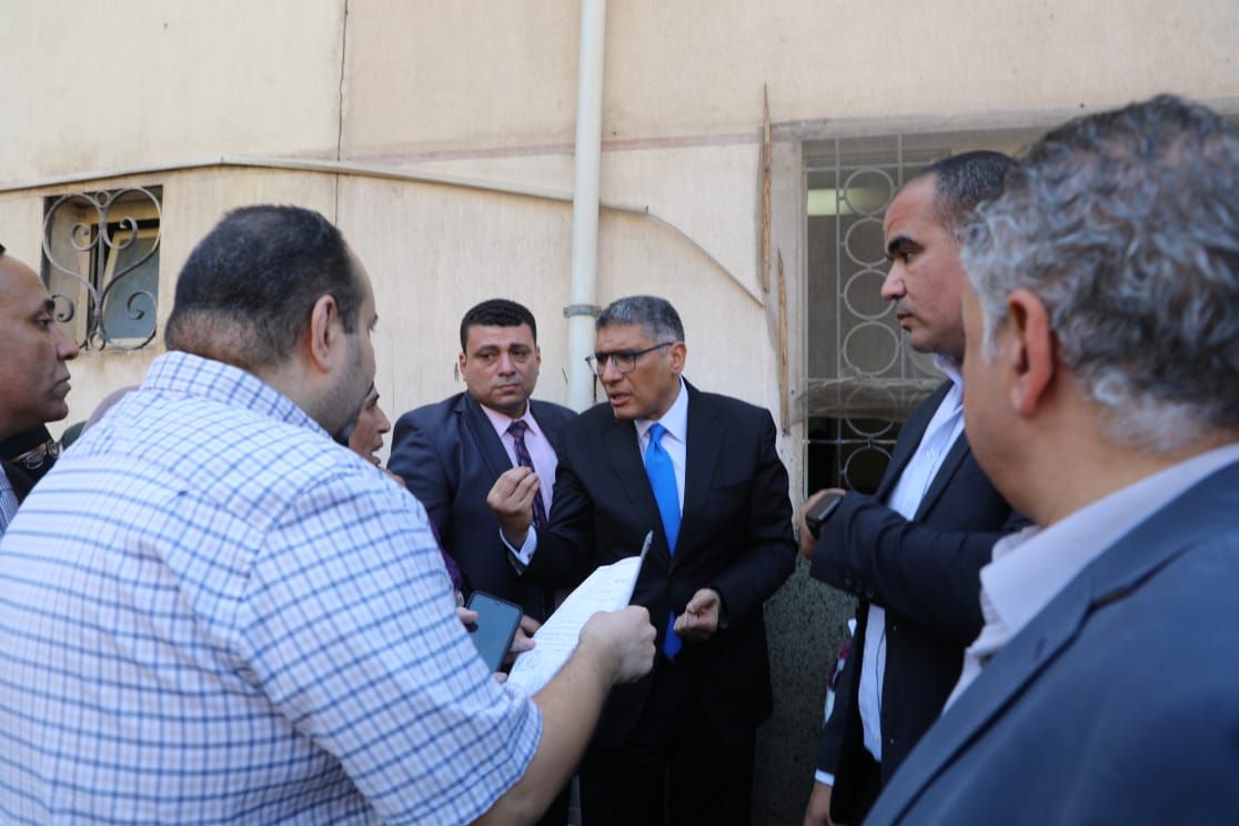 محافظ الجيزة يغير مسار جولته ويفاجئ مستشفى أبو النمرس المركزي (8)
