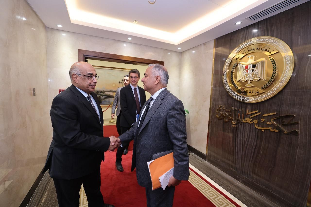 وزير العدل يستقبل المدير الإقليمي للبنك الدولي (2) وزير العدل يستقبل المدير الإقليمي للبنك الدولي (2)
