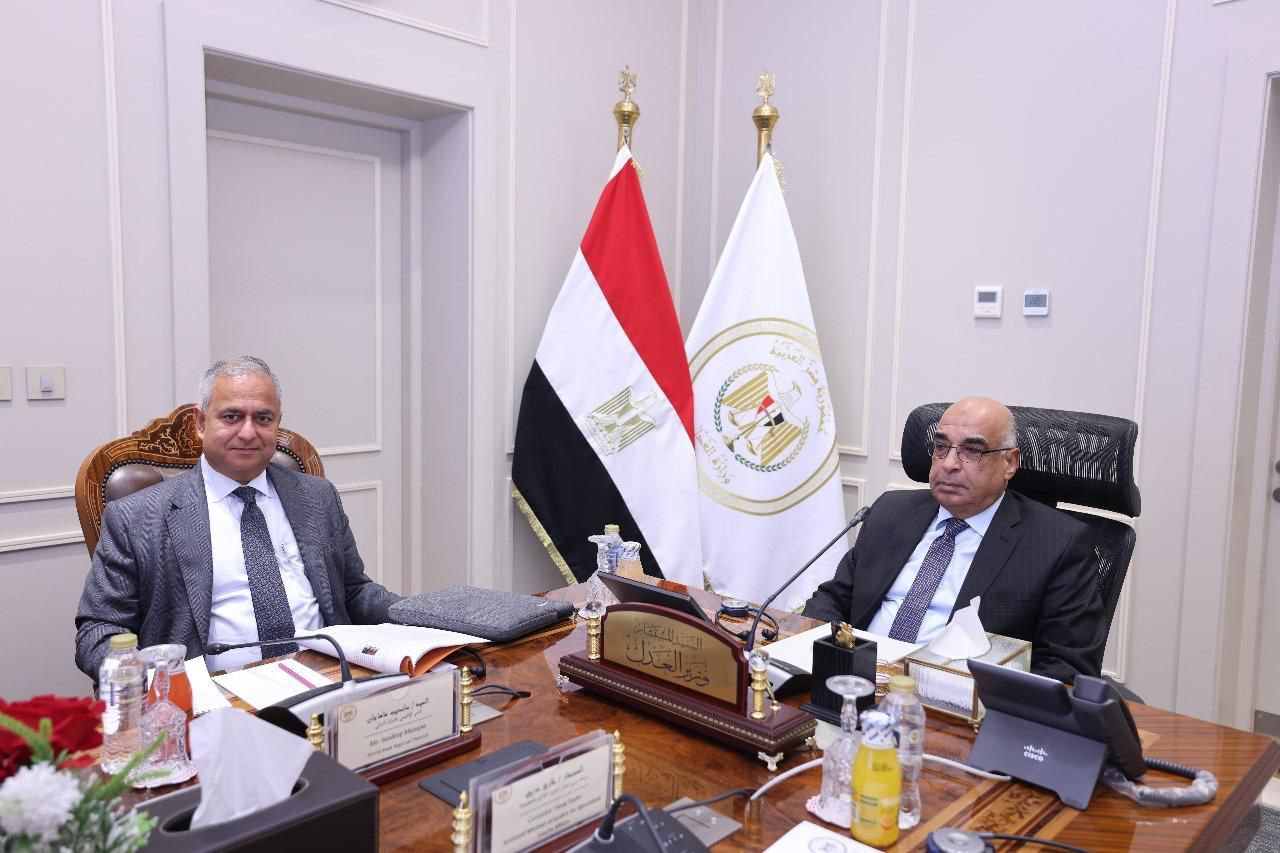 وزير العدل يستقبل المدير الإقليمي للبنك الدولي (3) وزير العدل يستقبل المدير الإقليمي للبنك الدولي (3)