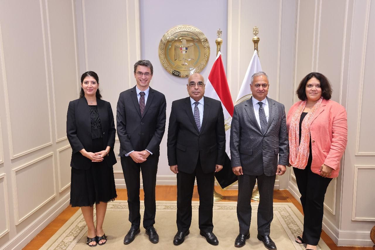 وزير العدل يستقبل المدير الإقليمي للبنك الدولي (1) وزير العدل يستقبل المدير الإقليمي للبنك الدولي (1)